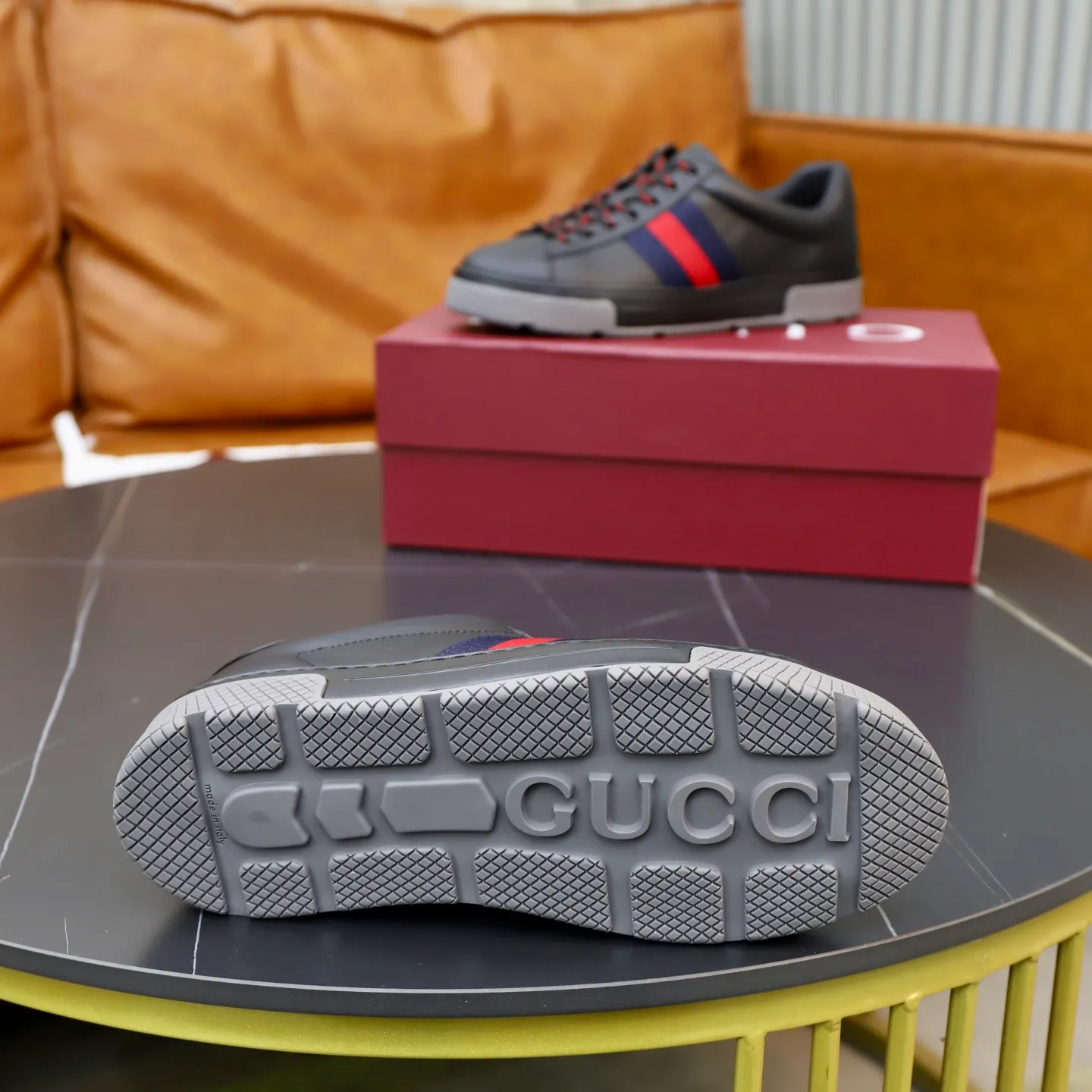 Ex-factory price: 600💰🙅‍♂️🙅‍♂️🙅‍♂️ Brand: Gucci GUCCi Standard code: Men's size 38/44 (45, 46 can be customized) Grade: Same as the official website Material: Original cowhide surface Comfortable hybrid thickened sheepskin lining Original wear-resistant soft outsole Style category: Casual sports version White shoes Dad shoes Young fashion European and American trends British style Color: actual picture color